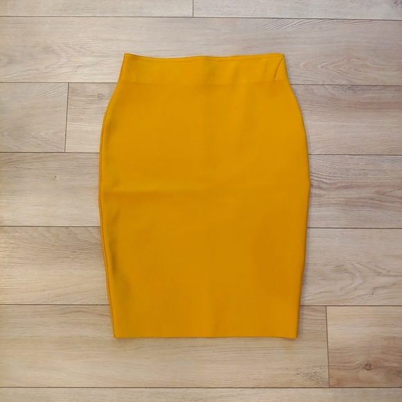 NWOT bandage skirt // size M - Picture 4 of 5